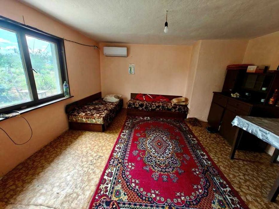 Къща в село Гранит едноетажна с допълнителна постройка