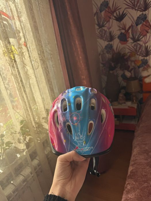 Продам два детских шлема для девочек
