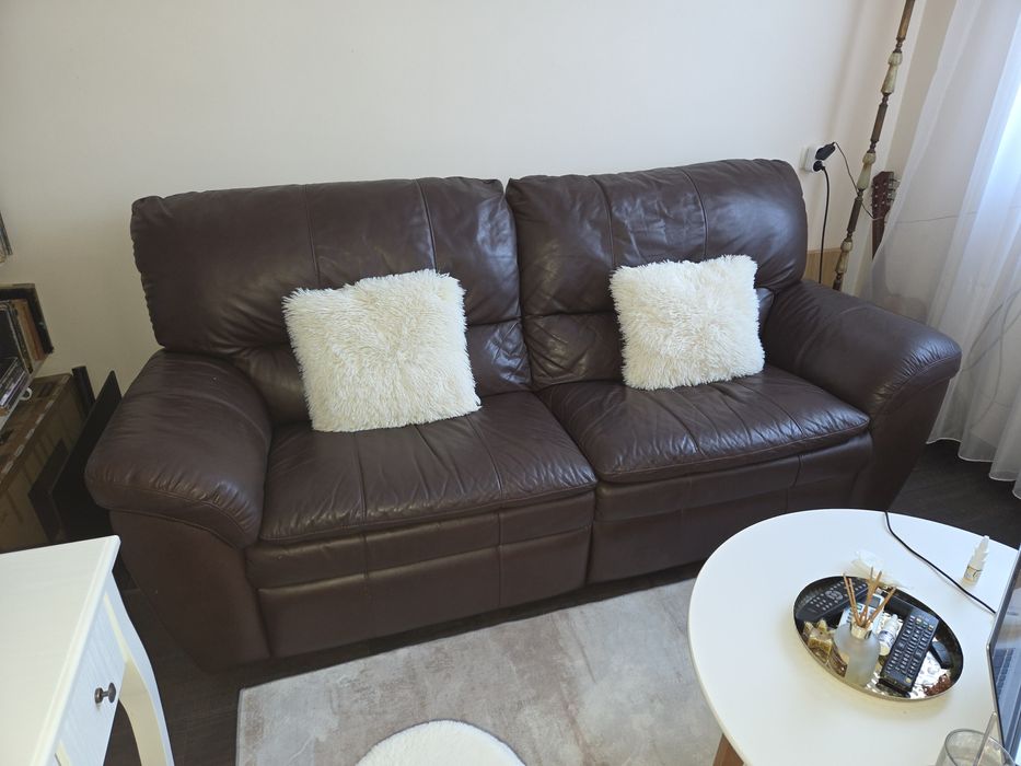 Кожен диван + подарък кресло