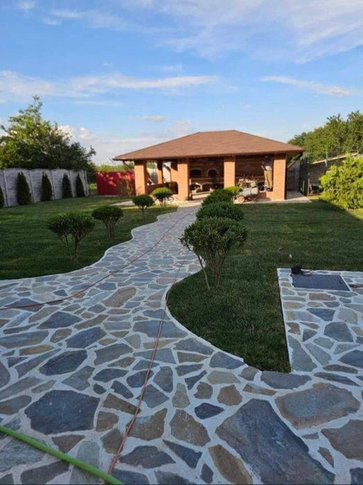 Vând piatră naturală de munte poligonală și montez