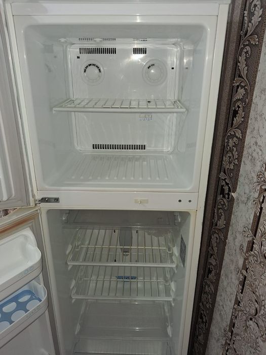 Продам холодильник LG .