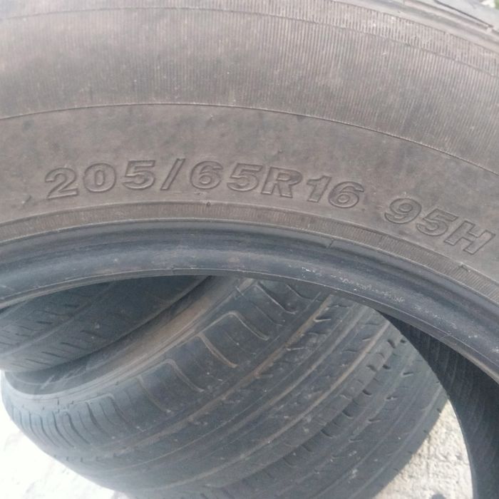 Продам шины на легковую машину