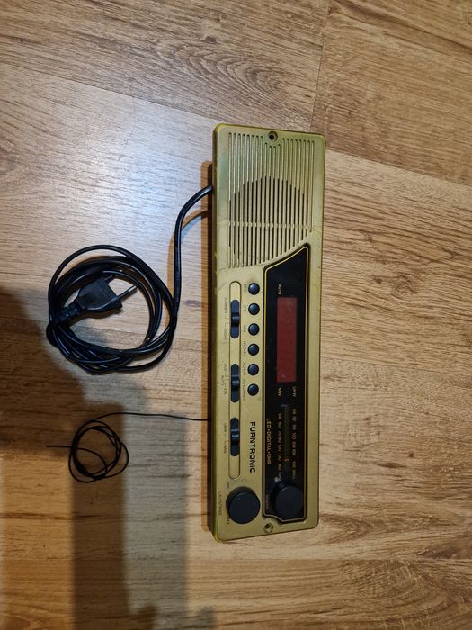 Radio cu ceas funcțional