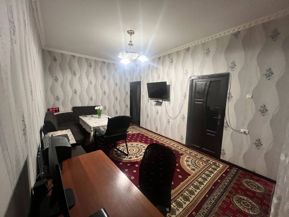 Продаётся 3 комнатная квартира М.Улугбекский Район Массив Феруза