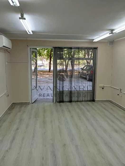 Продава се Магазин в Пловдив, Кючук Париж - 27 кв.м за 1039 €/кв.м - Снимка #2