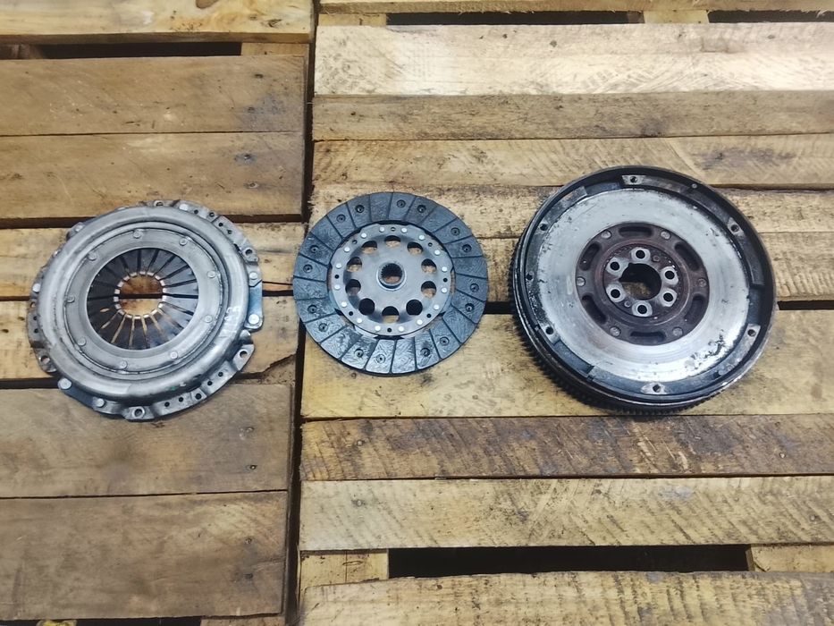 Kit ambreiaj volanta cu masa dubla AJM Volkswagen Passat B5 (1996 - 2000) 1.9 tdi 1.9 tdi AJM
