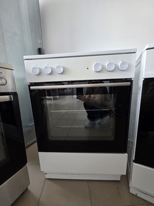 Свободностояща печка с керамични котлони Gorenje