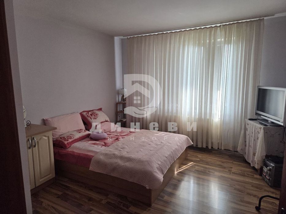 Двуетажна къща в село Могила