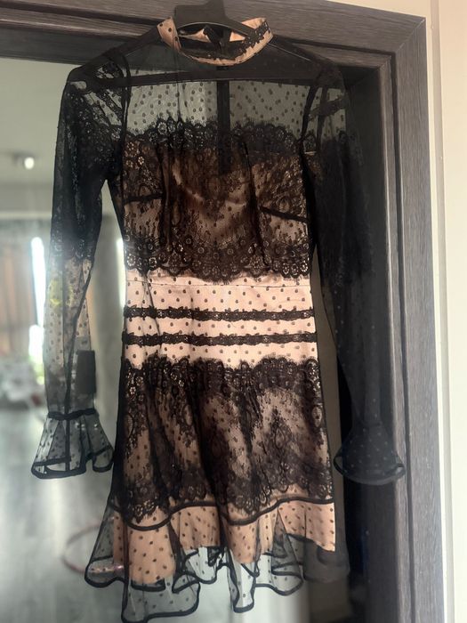 Дантелена черна рокля