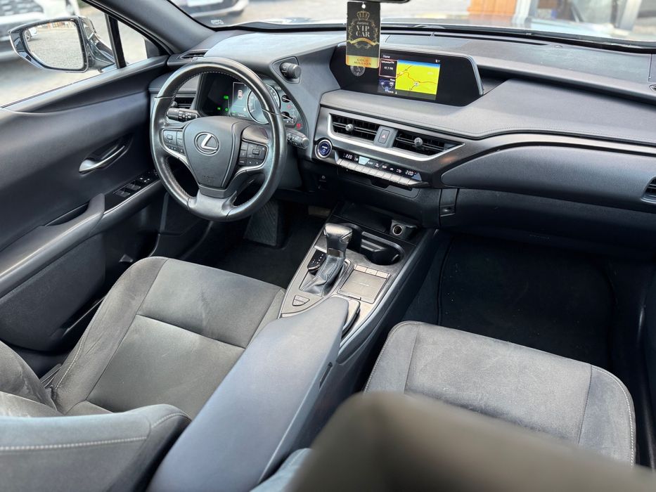 Lexus UX250h / Hybrid / 184CP / Distronic / Lane assist / Garantie