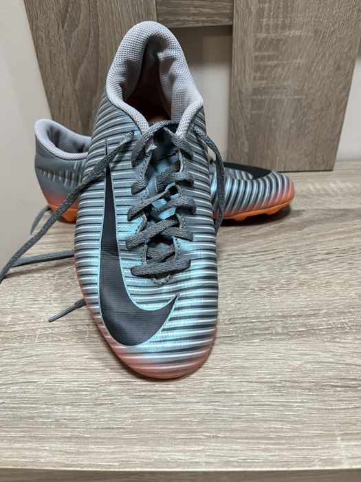 Crampoane Nike marimea 37,5