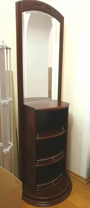 Напольное зеркало