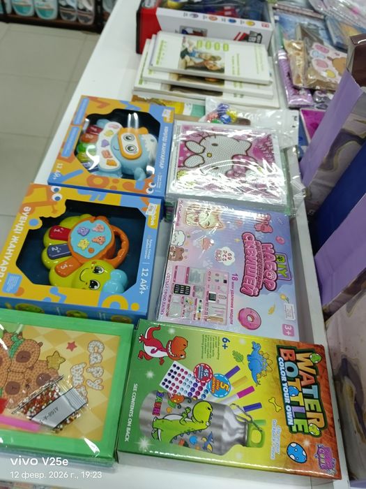 Продам игрушки и концелярию