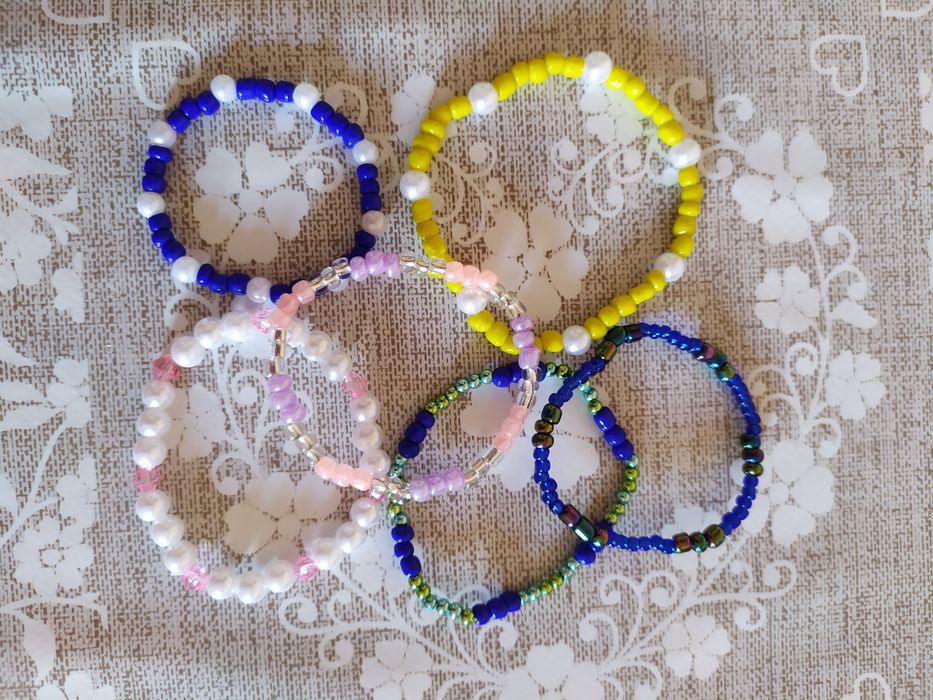 Гривни от маниста с кръстчета