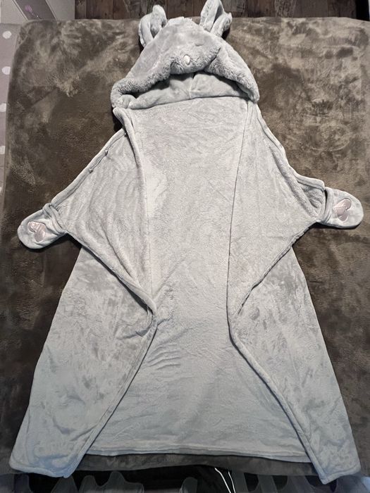 OYSHO Меко одеяло с качулка и джобове с лапи