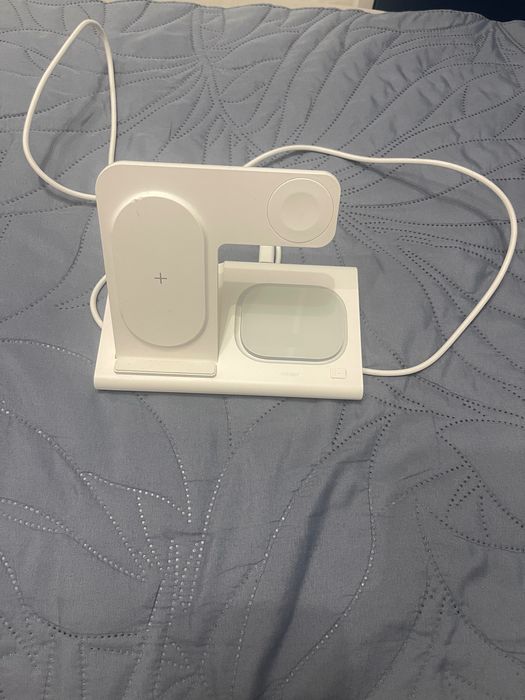 Зарядка на IPhone AirPods AppleWatch