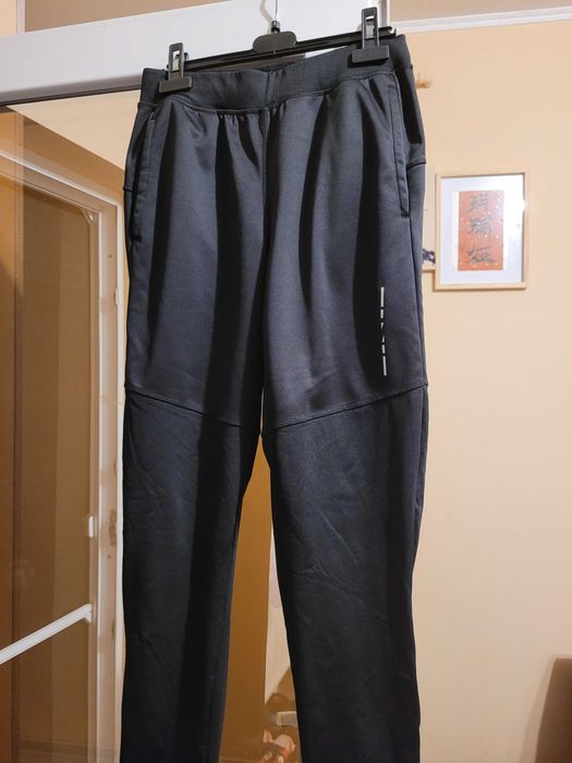 Vand pantaloni sport baieti ( toamna/ iarna ) marimea 28-30,  Crivit