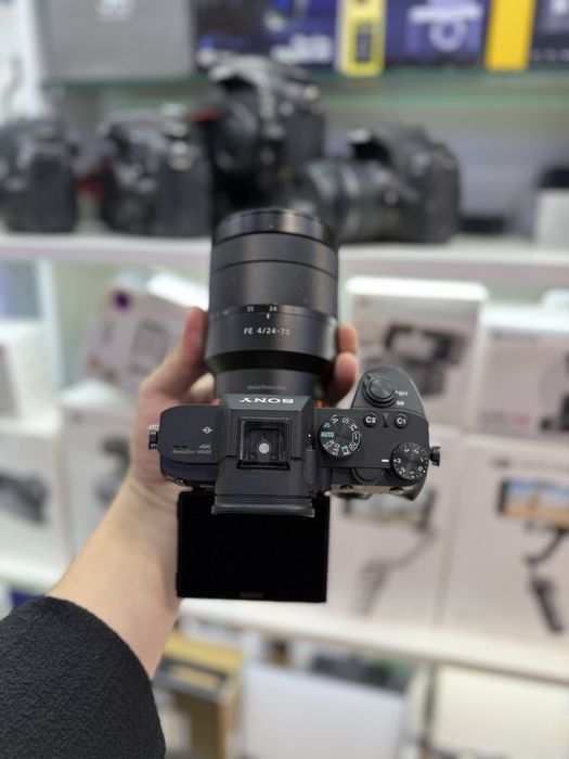 Sony a7 III 24-70 f4 zeiss kit