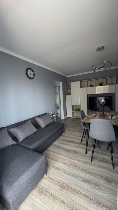Dau în chirie apartament 2 camere lux