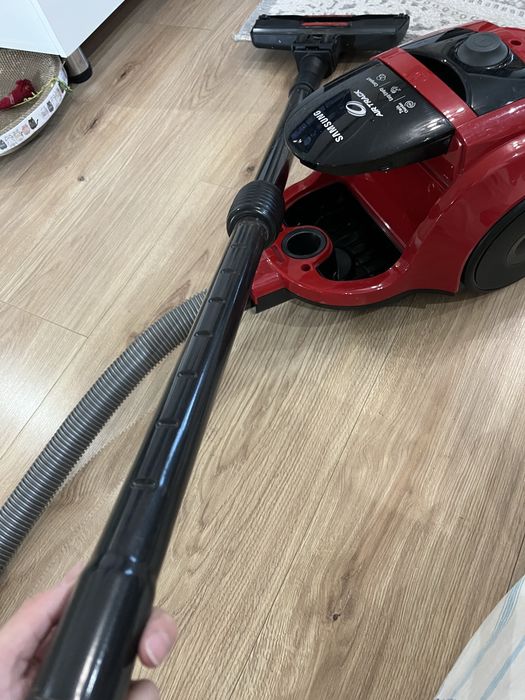 Красный пылесос Самсунг