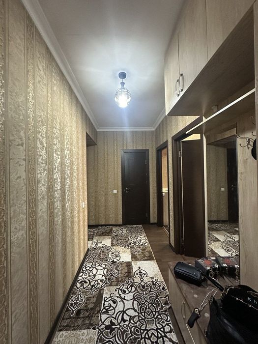 Qiz avtoservis markazida yechindi