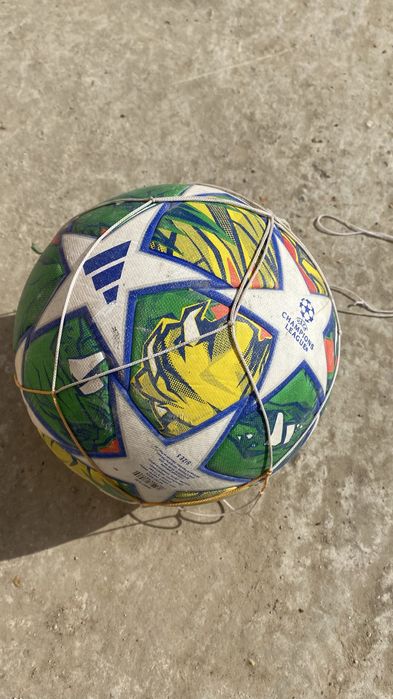 Мяч Адидас Uefa 24 London