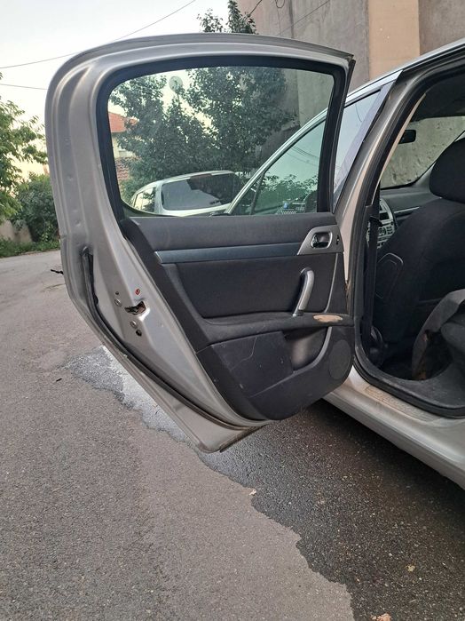 Автомобил на части