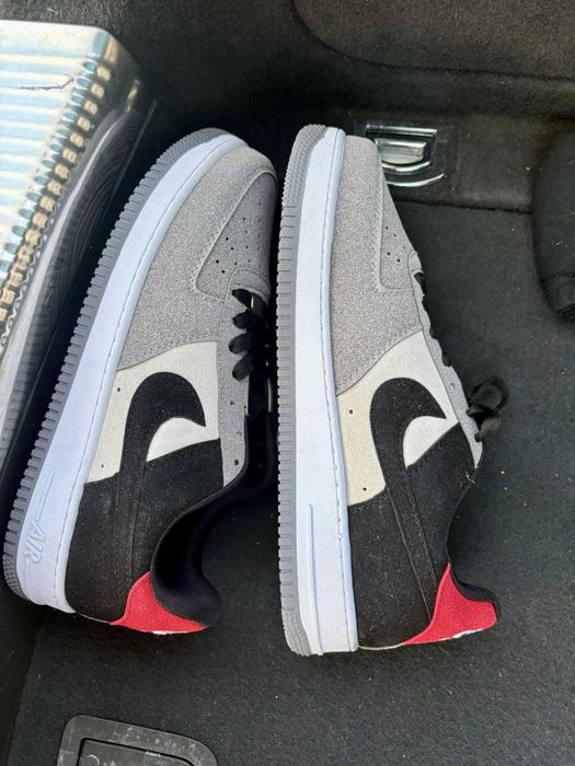 Adidasi nike noi