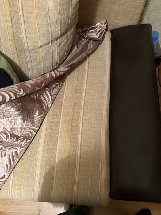 Продам диван , срочно