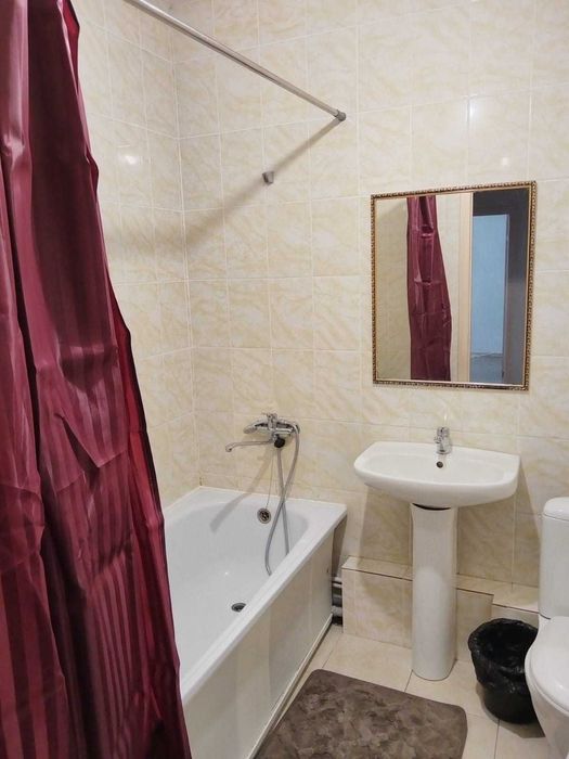 Двух комнатная на Плазе 10000