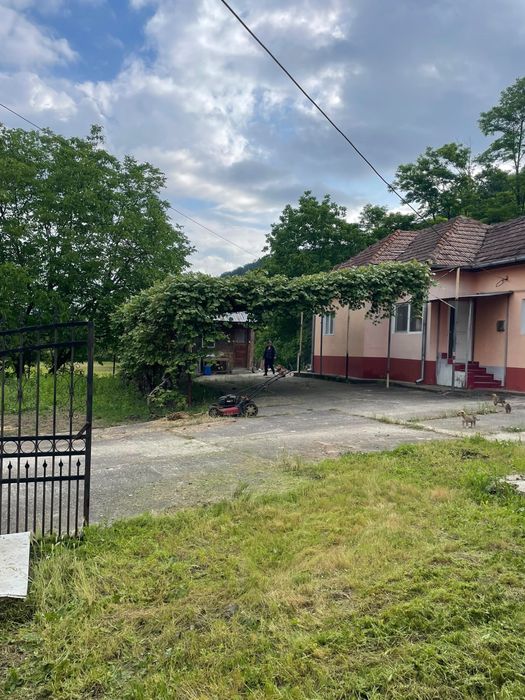 Vand Teren si Casa Goranu Strada Paraul Hotului,3350m,Toate utilitatile,la 4 min de centru orasului,