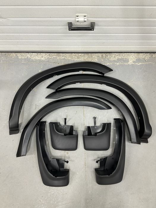 Решетка радиатора Монтеро Спорт