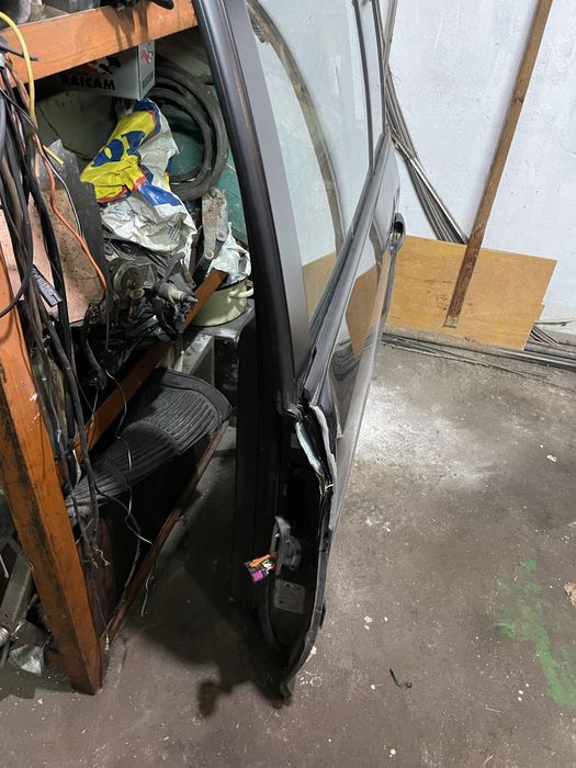 С П  Е Ш Н О Лява задна врата на Фолксваген Туаран 2006 г