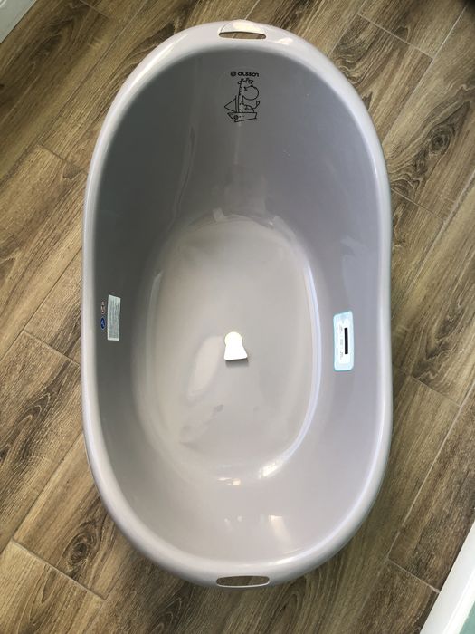 Продам детскую ванночку с подставкой для новорожденных