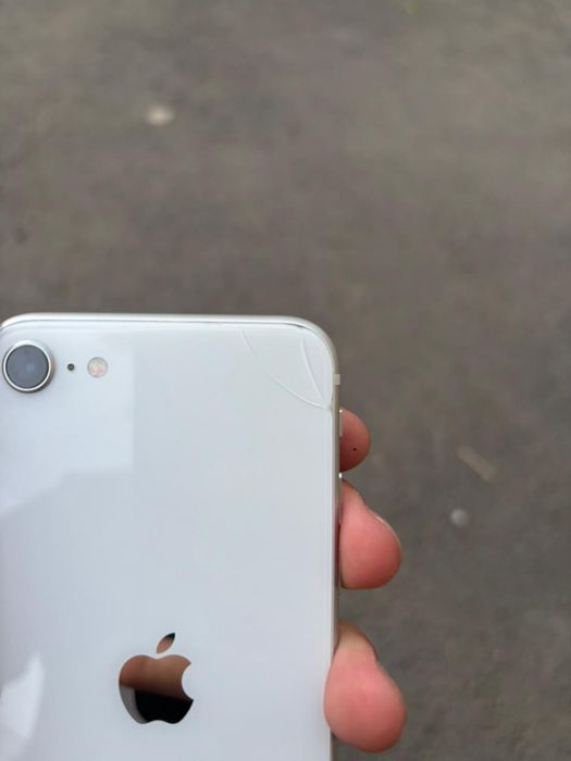 Продам iPhone SE 2020