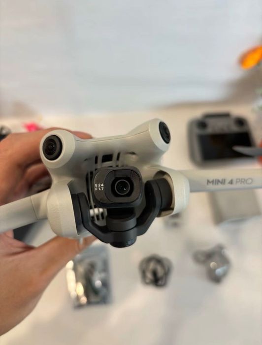 DJI Mini 4 Pro Fly More Combo
