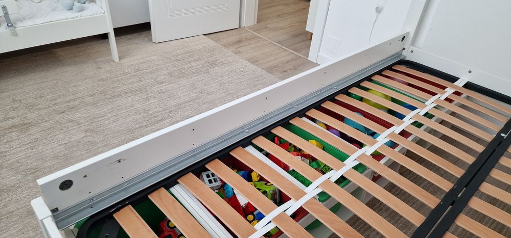 Pat ikea cu somiera si cadru trofast dedesubt