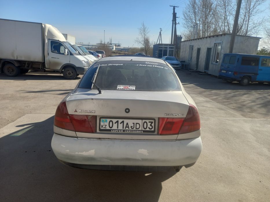 Продаю машину Mitsubishi carisma