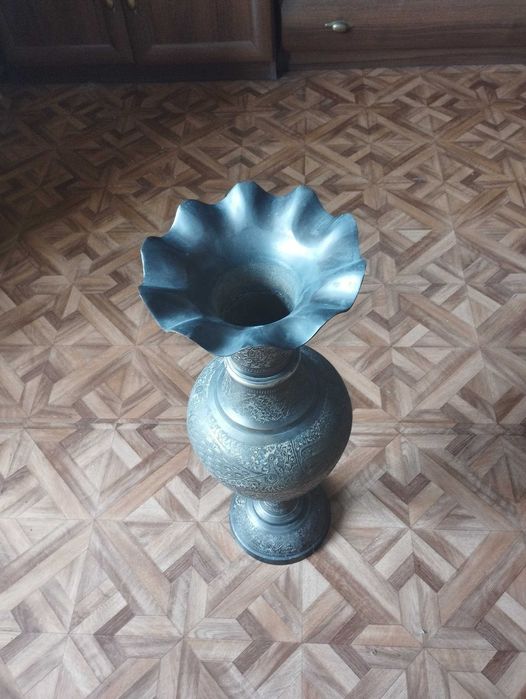 Латунная ваза ручной работы