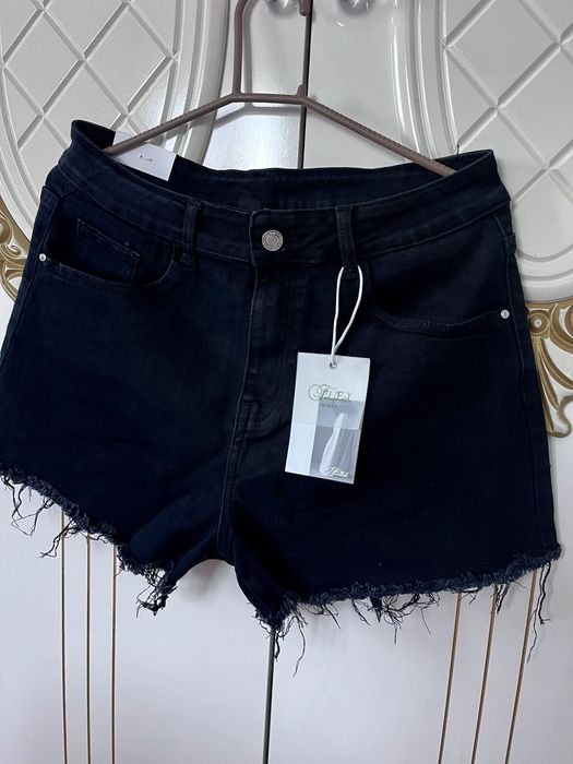Pantaloni scurti cu pietricele roz