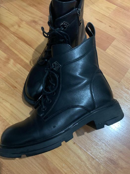 Продаются ботинки осень-весна