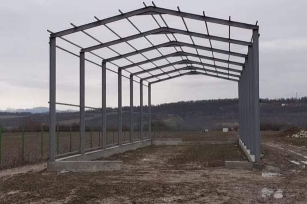 Vând hală metalica