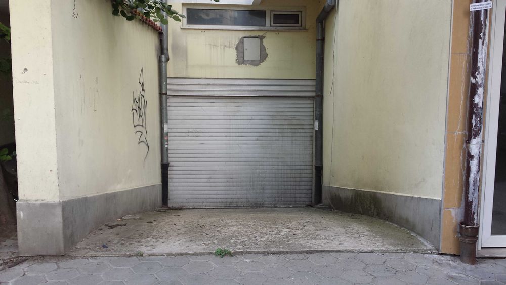 Дава се под наем Гараж / Паркомясто в София, Лозенец - 20 кв.м за 100 € - Снимка #1