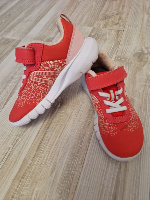 Adidasi fetite Decathlon