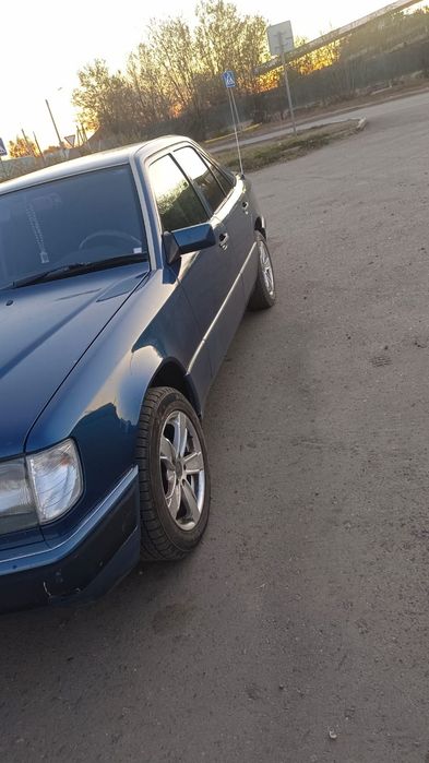 Продаю Мерседес 124