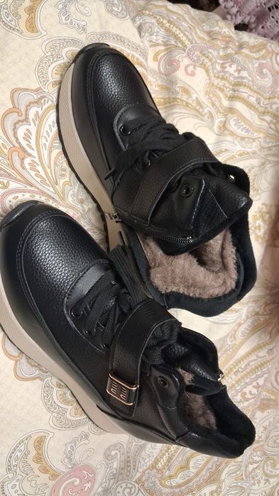 Полусапожки новые. 35 размер