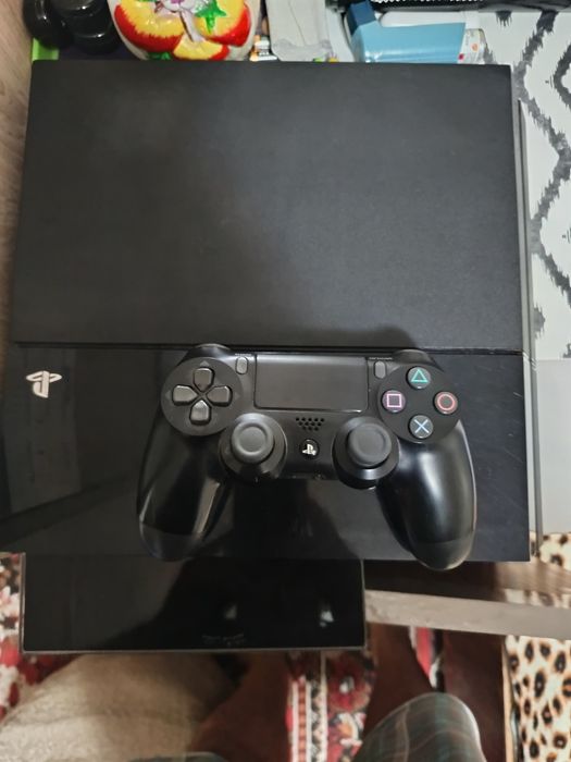 Vand  PS 4. SONY  Aproape, nou .