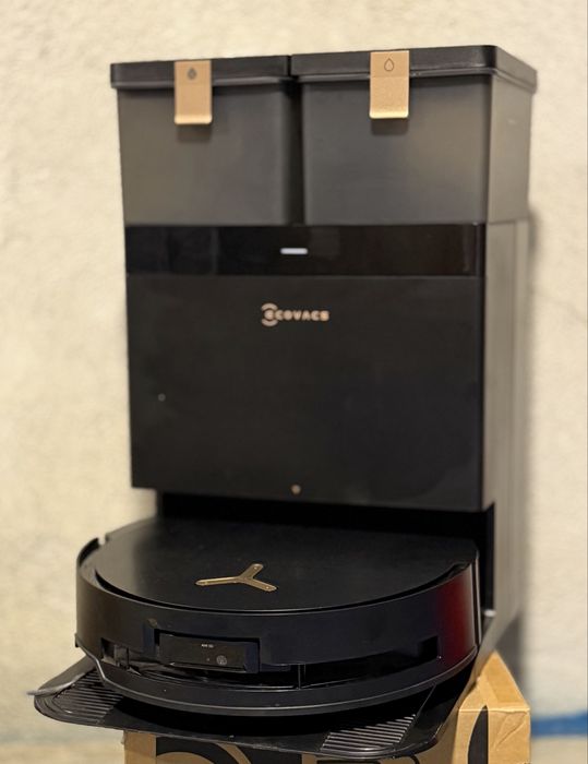 Робот прахосмукачка ECOVACS DEEBOT X8 OMNI, 18 000 Pa, със станция