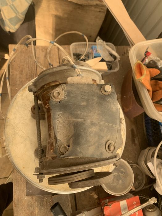 Продам вибродвигатель