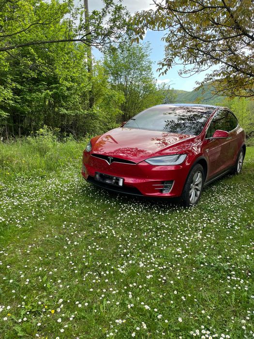 Предлагам Tesla Model X под наем за вашето събитие- бал, сватба и тн.